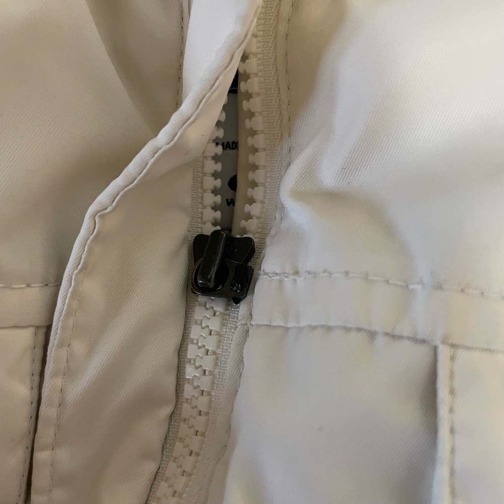Columbia Sportwear Women's White Puffer Vest Women's XL - Picture 13 of 15